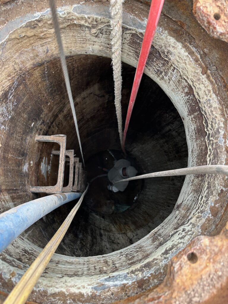 Sandblasting in a sewer Sandblasting in a sewer